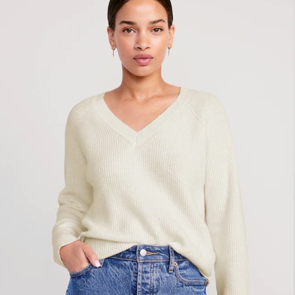 NWT OLD NAVY SoSoft Loose V-Neck Sweater Color: Creme De La Creme - Picture 2 of 5